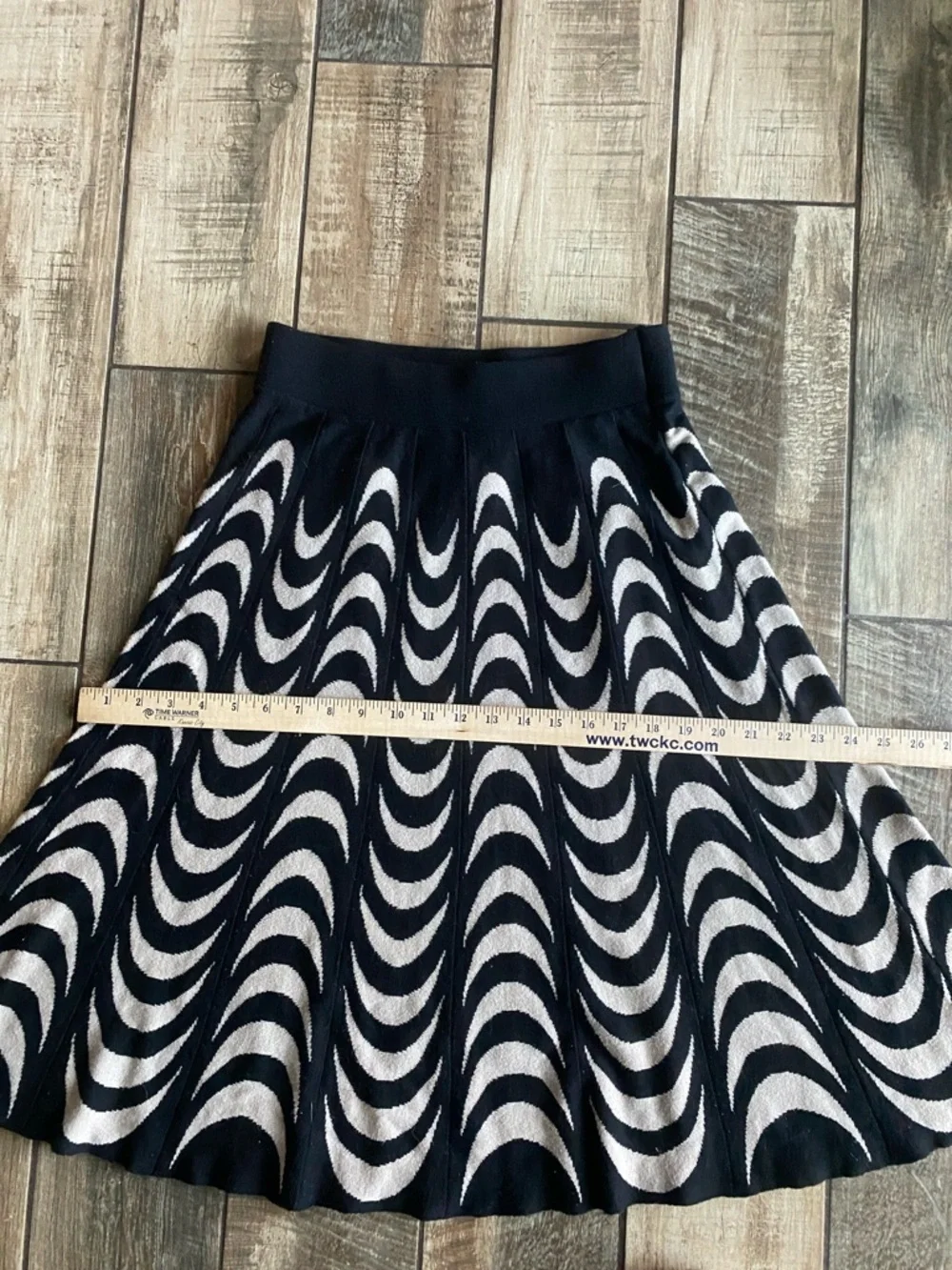 Serengeti Black and Cream Wave-Print A-Line Skirt - Picture 6 of 9